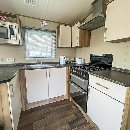 Lovely 6 Berth Caravan With Decking At Carlton Meres In Suffolk Ref 60058M Saxmundham Εξωτερικό φωτογραφία