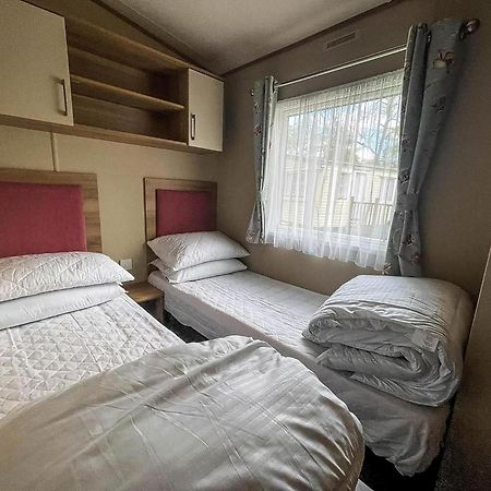 Lovely 6 Berth Caravan With Decking At Carlton Meres In Suffolk Ref 60058M Saxmundham Εξωτερικό φωτογραφία
