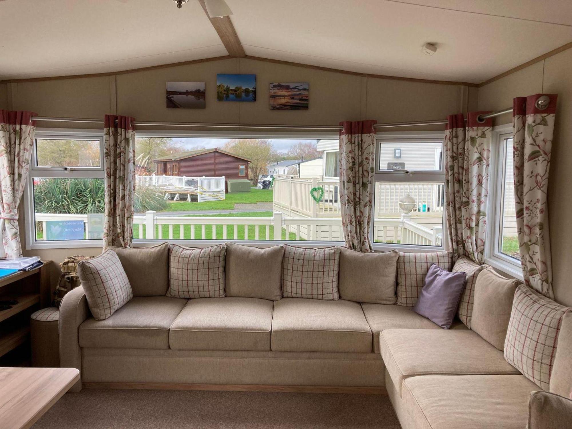 Lovely 6 Berth Caravan With Decking At Carlton Meres In Suffolk Ref 60058M Saxmundham Εξωτερικό φωτογραφία
