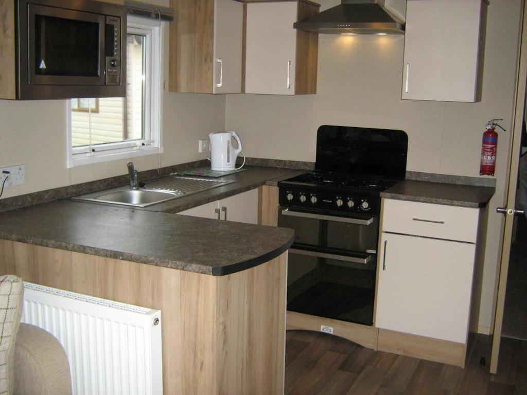 Lovely 6 Berth Caravan With Decking At Carlton Meres In Suffolk Ref 60058M Saxmundham Εξωτερικό φωτογραφία