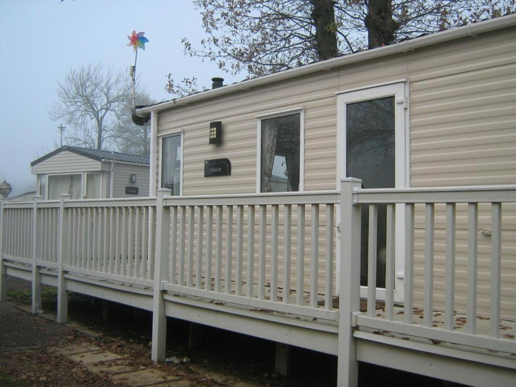 Lovely 6 Berth Caravan With Decking At Carlton Meres In Suffolk Ref 60058M Saxmundham Εξωτερικό φωτογραφία