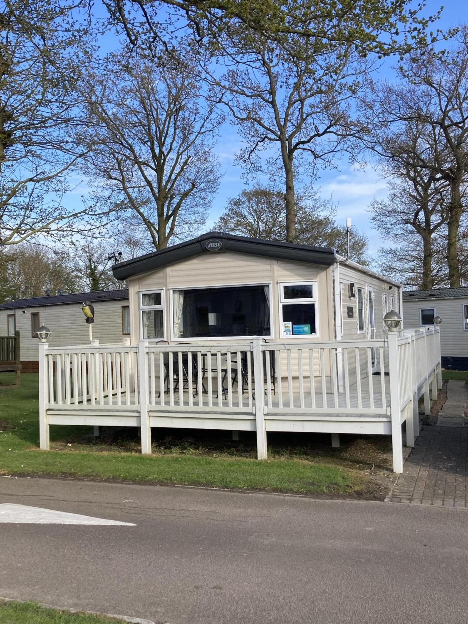 Lovely 6 Berth Caravan With Decking At Carlton Meres In Suffolk Ref 60058M Saxmundham Εξωτερικό φωτογραφία