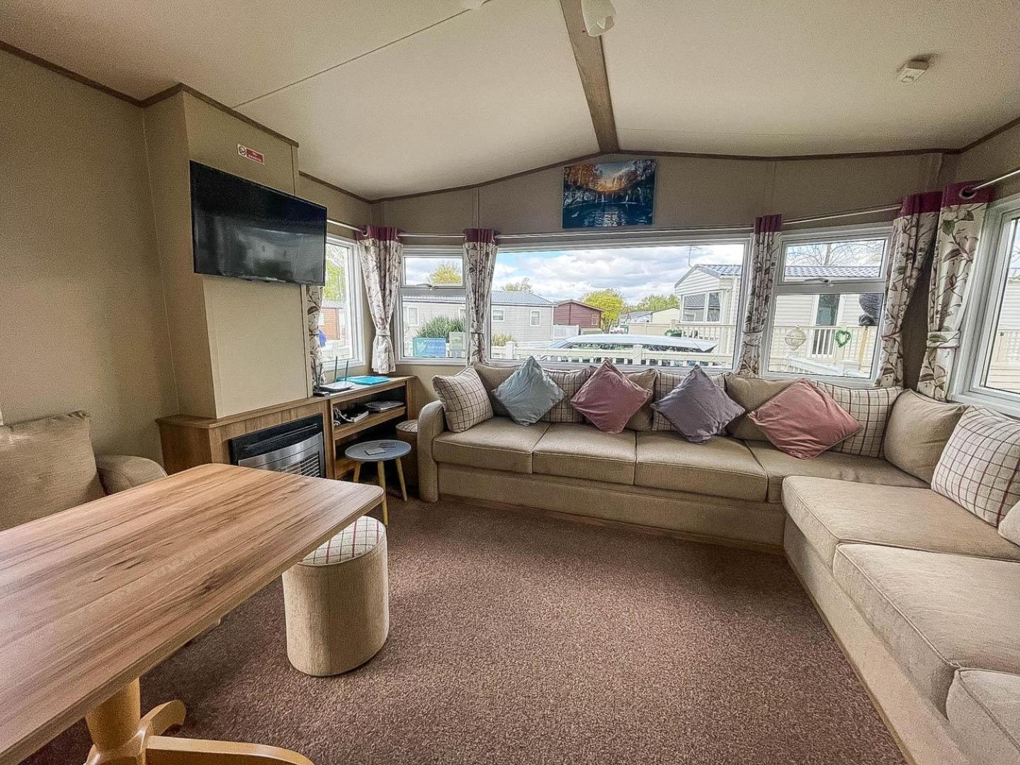 Lovely 6 Berth Caravan With Decking At Carlton Meres In Suffolk Ref 60058M Saxmundham Εξωτερικό φωτογραφία