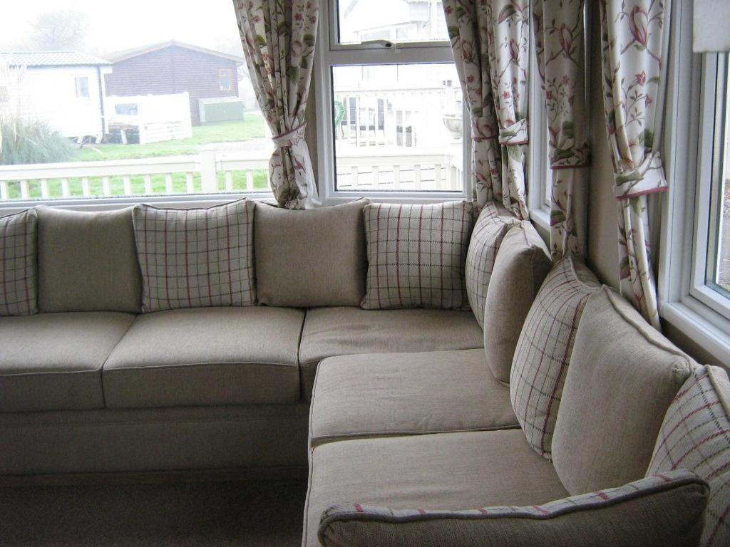 Lovely 6 Berth Caravan With Decking At Carlton Meres In Suffolk Ref 60058M Saxmundham Εξωτερικό φωτογραφία