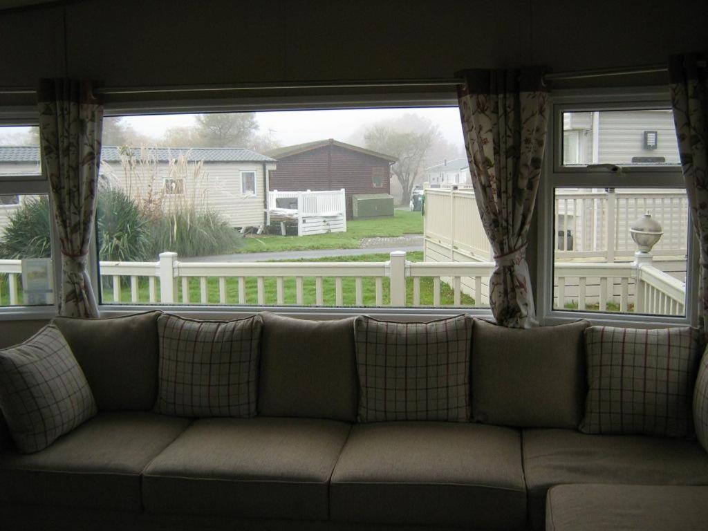 Lovely 6 Berth Caravan With Decking At Carlton Meres In Suffolk Ref 60058M Saxmundham Εξωτερικό φωτογραφία