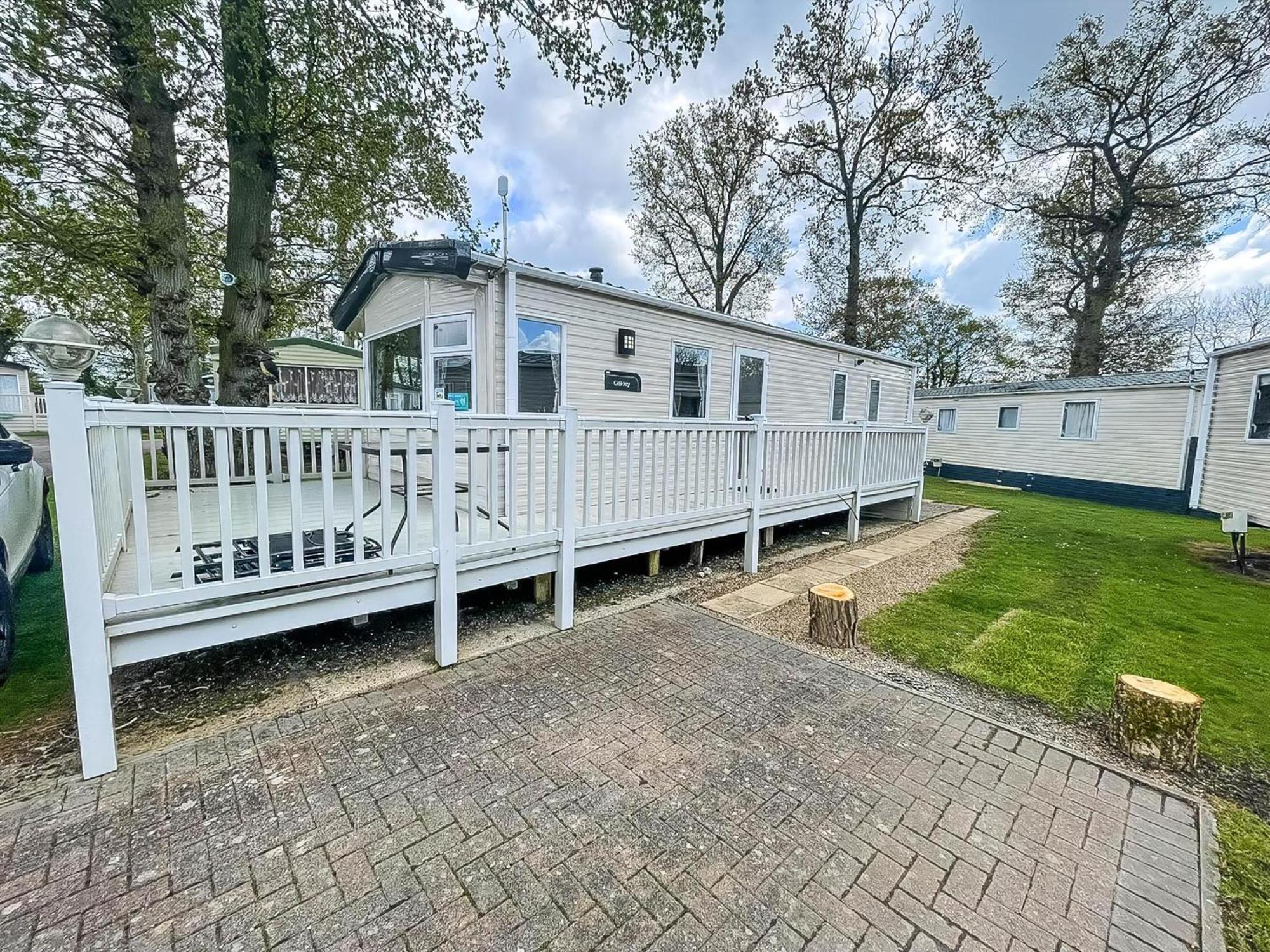 Lovely 6 Berth Caravan With Decking At Carlton Meres In Suffolk Ref 60058M Saxmundham Εξωτερικό φωτογραφία