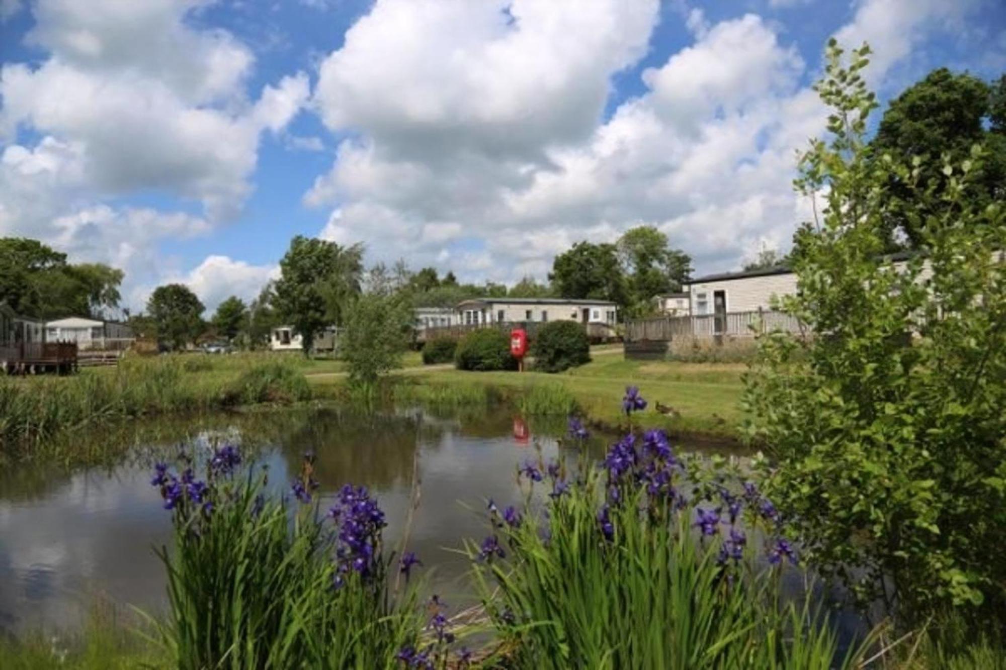 Lovely 6 Berth Caravan With Decking At Carlton Meres In Suffolk Ref 60058M Saxmundham Εξωτερικό φωτογραφία