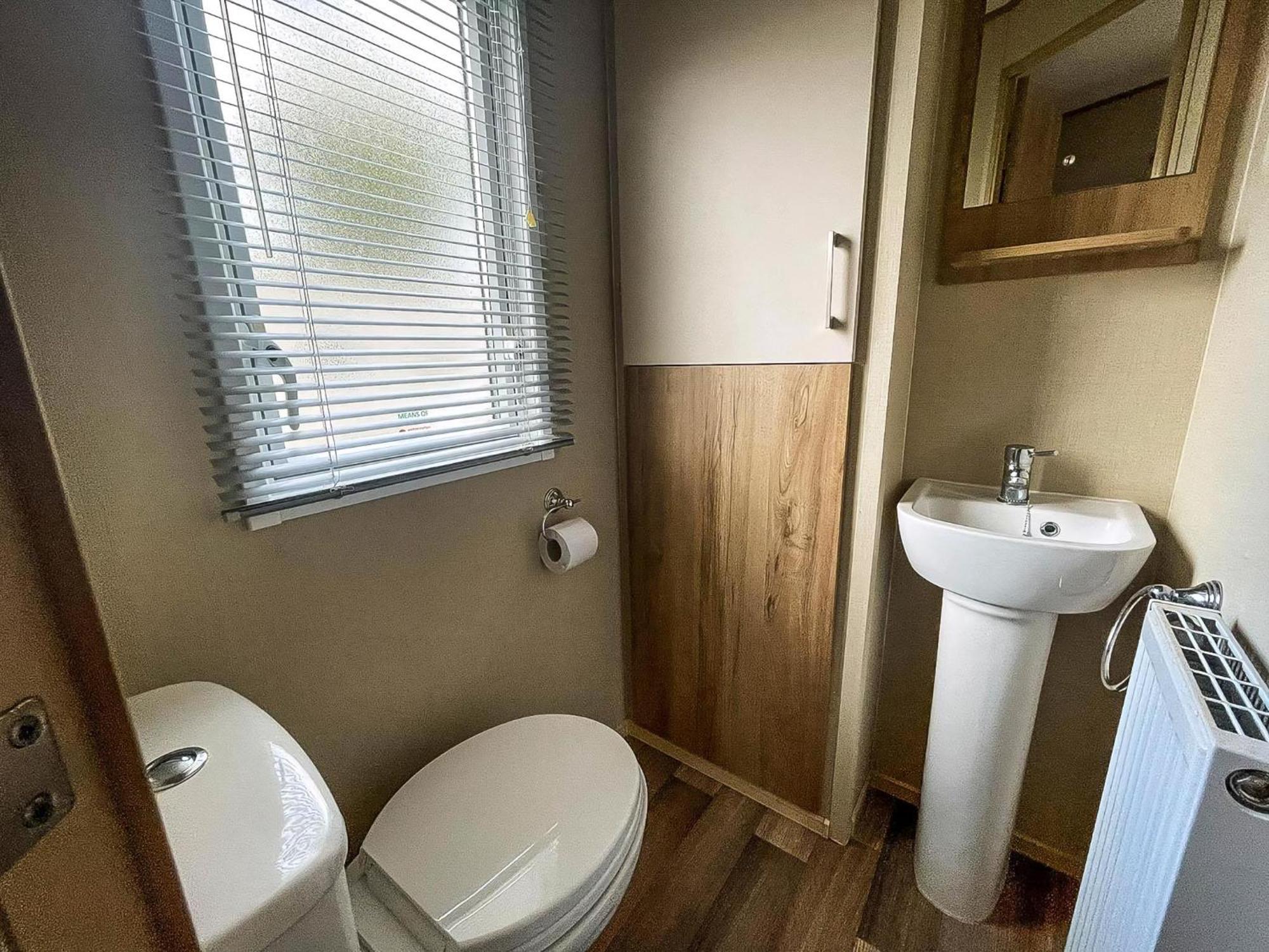 Lovely 6 Berth Caravan With Decking At Carlton Meres In Suffolk Ref 60058M Saxmundham Εξωτερικό φωτογραφία