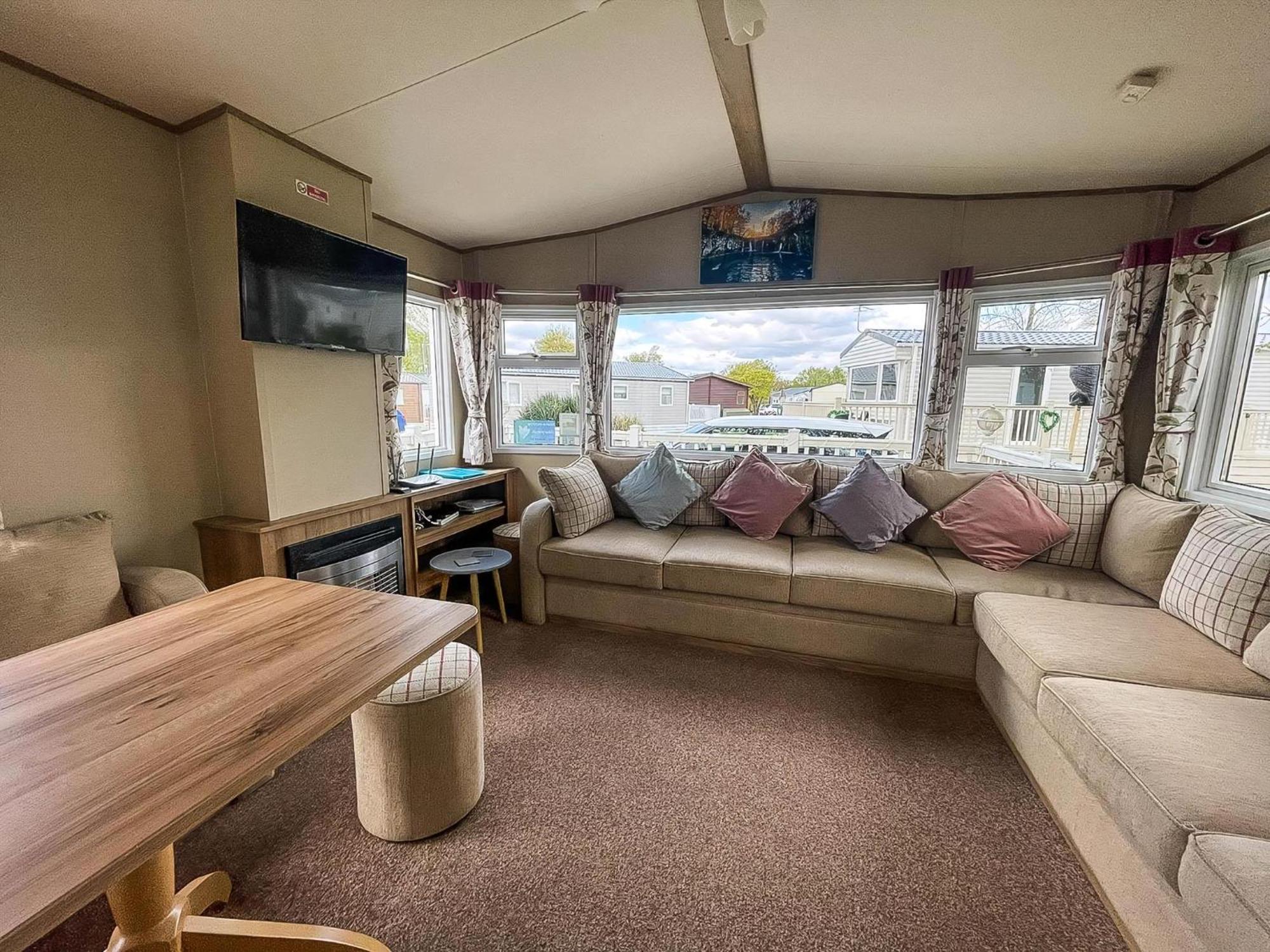 Lovely 6 Berth Caravan With Decking At Carlton Meres In Suffolk Ref 60058M Saxmundham Εξωτερικό φωτογραφία