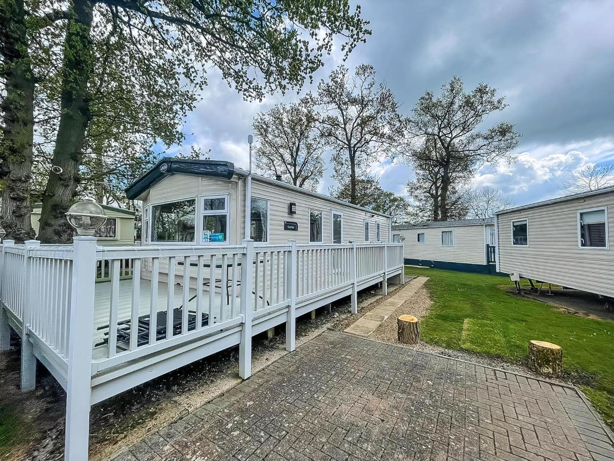 Lovely 6 Berth Caravan With Decking At Carlton Meres In Suffolk Ref 60058M Saxmundham Εξωτερικό φωτογραφία
